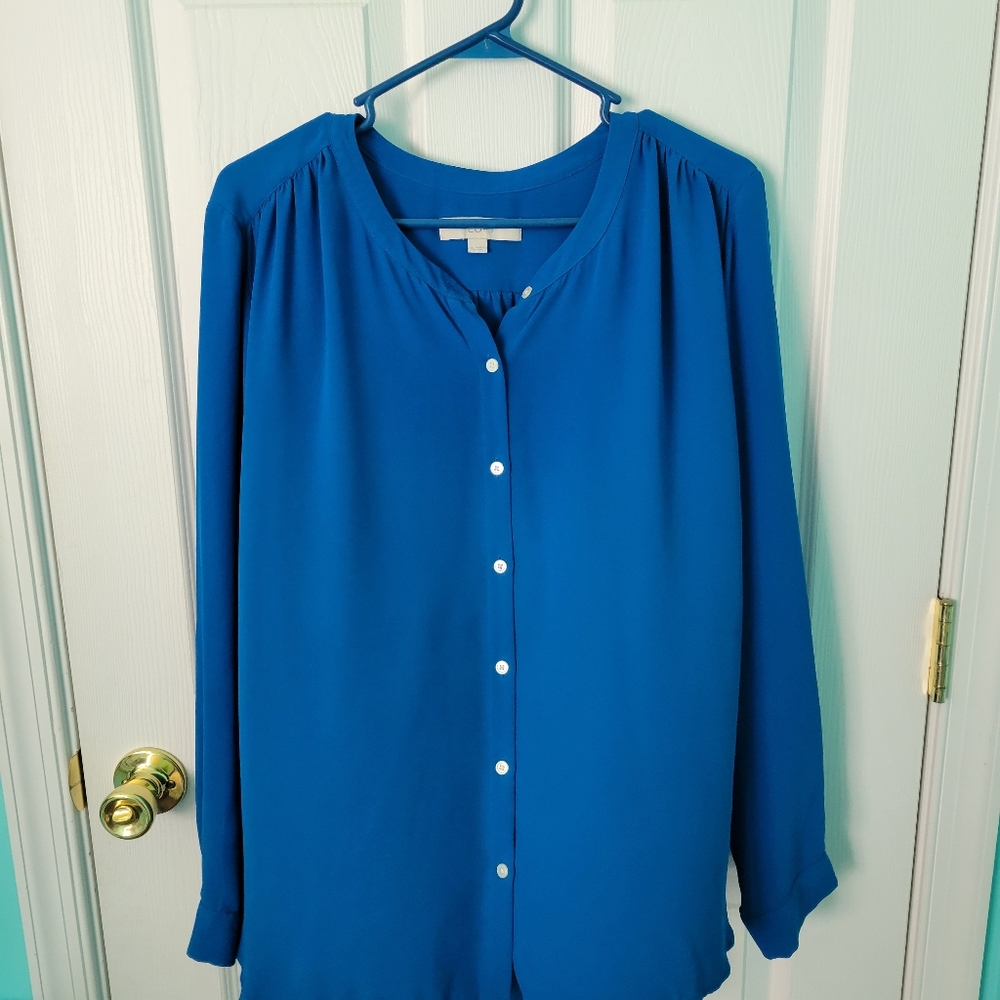 Loft beautiful blue button-down blouse. Size X-large